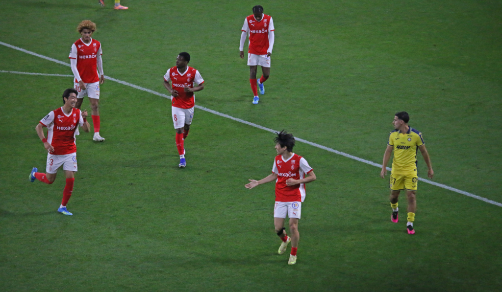 Le Stade de Reims domine Pau mais manque les play-offs
