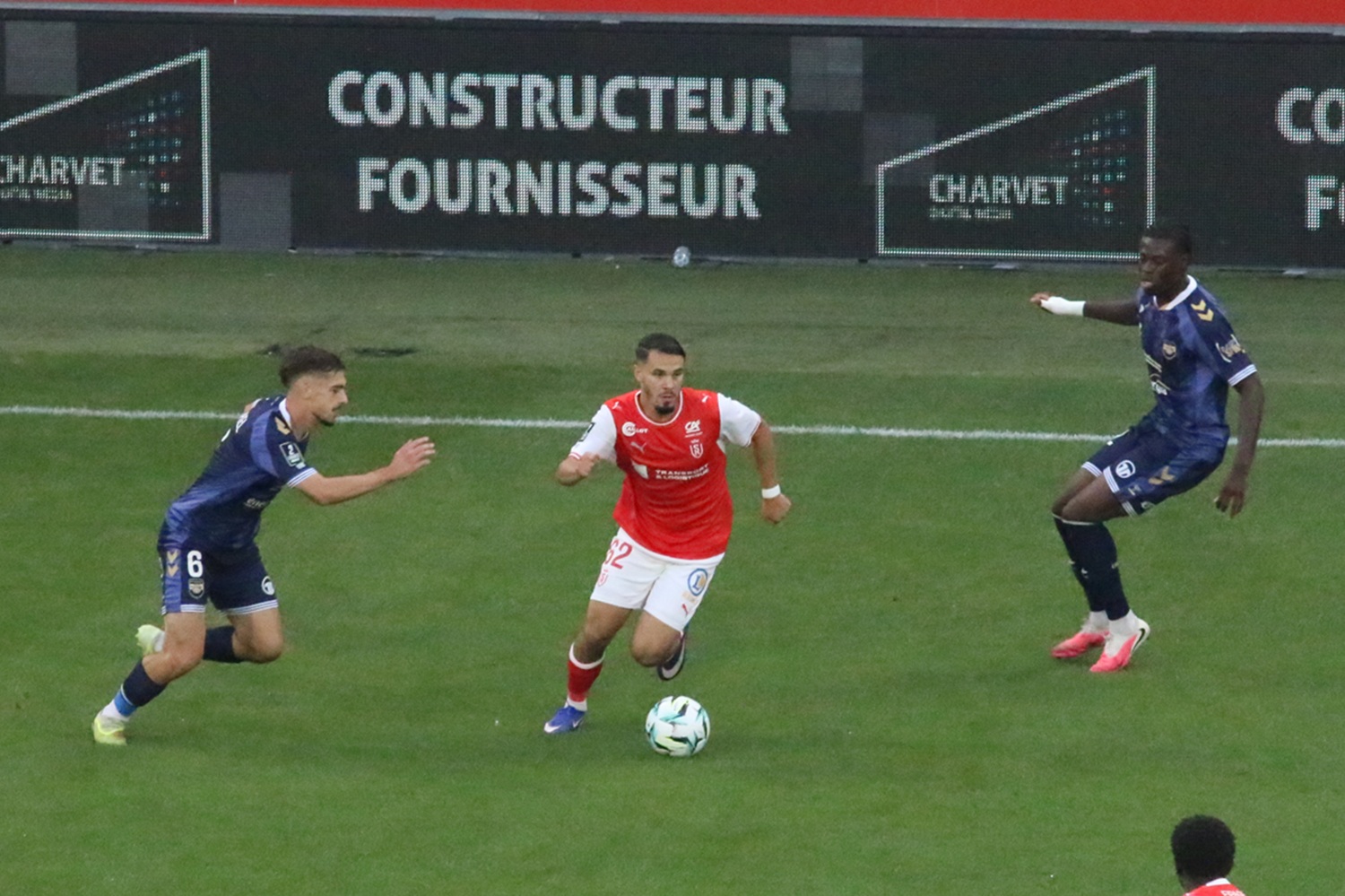Réduit à dix, le Stade de Reims concède le nul contre Dunkerque en fin de match
